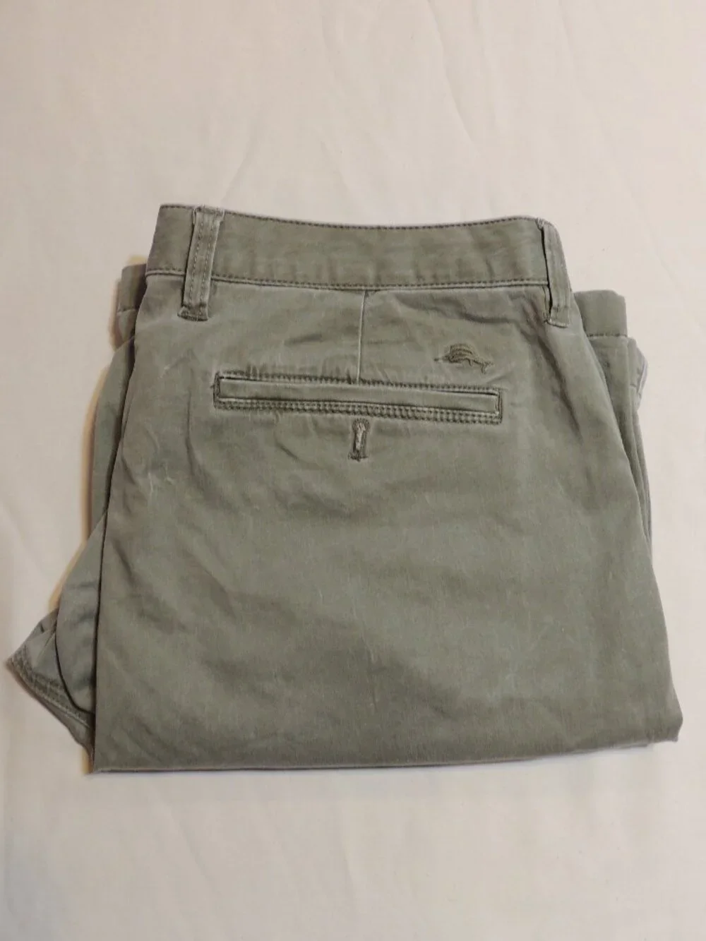 Tommy Bahama Shorts Men Size 35 Gray Pockets Casual Outdoor BBQ Cooking Shorts
